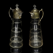 两只维多利亚风格的酒壶，19世纪。