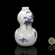 Glazed porcelain hulu vase, ‘Squirrels with Vine,’ Kangxi mark