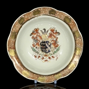 Pareja de platos de porcelana