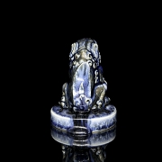 Figura de porcelana azul y blanca