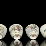 Ocho tazas de porcelana 