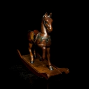 Caballo balancín de madera, s. XX