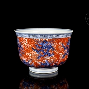 Glazed porcelain bowl “Dragons,” with Xuande seal