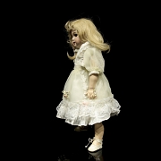 Muñeca rubia de porcelana, Europa, ca. 1885-1895
