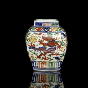 Wucai enamel vessel ‘Dragons’, with Wanli seal