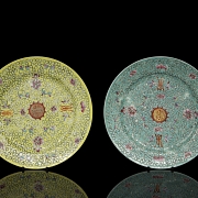 Pareja de platos esmaltados 