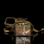 Amuleto de bronce