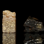 Dos figuras de piedra tallada, s.XX