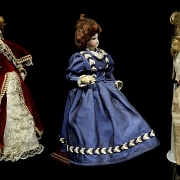 Tres muñecas de porcelana