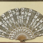 Abanico con varillaje de madera y abaniquera, s.XX