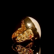Anillo de plata dorada con jade blanco de Hetian, dinastía Qing