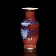 Jarrón de porcelana con vidriado bicolor, dinastía Qing - 2