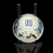 Polychrome porcelain bowl ‘Roosters and peonies’, with Chenghua seal