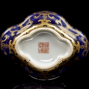 Small porcelain water container ‘Lotus’, with Qianlong mark