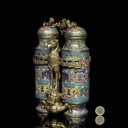 Doble jarrón de bronce dorado con esmalte cloisonné 