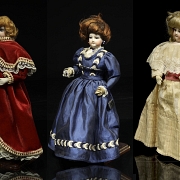 Tres muñecas de porcelana