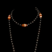 Collar de ciento ocho cuentas de ágata negra y Dzi, dinastía Liao