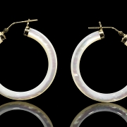 Pendientes de aro en oro amarillo de 18k con nácar