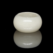 Anillo tallado en jade blanco, s.XX