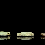 Tres pequeñas figuras talladas, estilo Egipcio