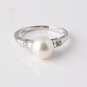 18k白金镶钻石配圆白珍珠戒指 - 4