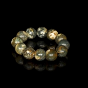 Antigua pulsera de doce cuentas de ágata tallada