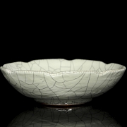 Plato de cerámica lobulado 
