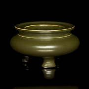 Olive green porcelain tripod incense burner, with Qianlong seal