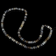 Collar de ciento ocho cuentas de ágata, dinastía Liao