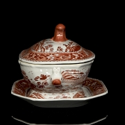 Sopera con bandeja de porcelana, s.XX