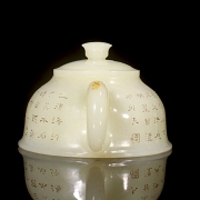 Tetera de jade hetiano de la dinastía Qing con poesía