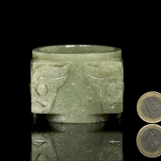 Cong de jade tallado