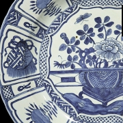 Plato de porcelana azul y blanco, S.XX - 3