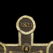 雕刻木质十字架，描绘被钉在十字架上的基督，20世纪