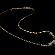 Gargantilla de oro amarillo con esmeraldas y diamantes