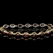 Pulsera de oro amarillo con gemas