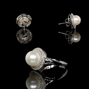 Conjunto de pendientes y anillo en oro blanco 18k con perla y diamantes
