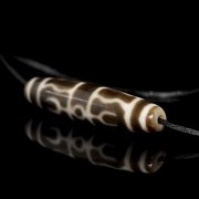 Carved agate Dzi bead, Tang dynasty