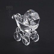 Dos piezas en cristal de Swarovski, carrito bebe, y tarta - 3