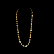Collar de treinta y seis cuentas de jade, s.XX