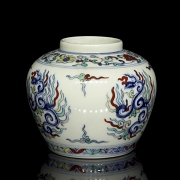 Small polychrome porcelain jar ‘Phoenix’, marked Tianqi