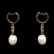Pendientes en oro amarillo de 18 kt con diamantes y perlas