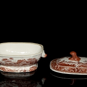 Sopera con bandeja de porcelana, s.XX