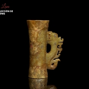 Copa de jade amarillo tallado 