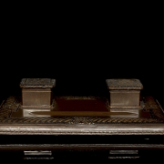 Escribanía de cuero repujado, pps. s.XX