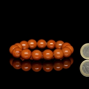 Bracelet with fifteen agate beads, 20th century