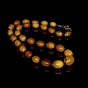 Collar con cuentas de ámbar