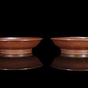 Pareja de platos de porcelana esmaltada, dinastía Ming