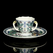Conjunto de taza y plato de porcelana
