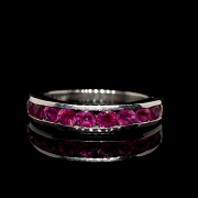 Anillo de platino con rubíes